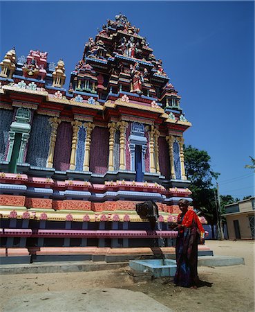 Woman offers in Kali Temple,North Central Province,Sri Lanka Foto de stock - Con derechos protegidos, Código: 851-02962728