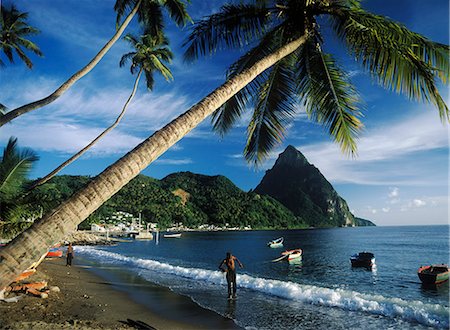 ste lucie - Old man en tirant dans le bateau de pêche, Soufrière avec Petit Piton dans l'arrière-plan, Sainte-Lucie Photographie de stock - Rights-Managed, Code: 851-02962741