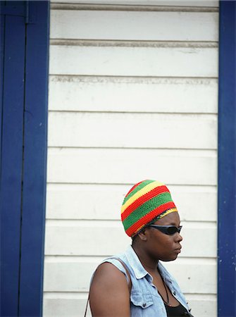 soufriere - Rasta lady waiting for a lift,Soufriere,St. Lucia Fotografie stock - Rights-Managed, Codice: 851-02962759