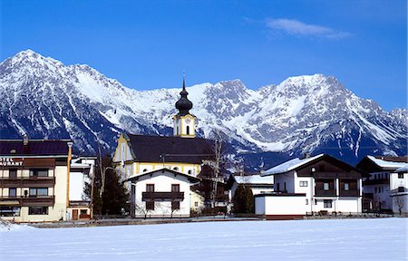 davos - Mountains and village,Davos,Switzerland Fotografie stock - Rights-Managed, Codice: 851-02962835