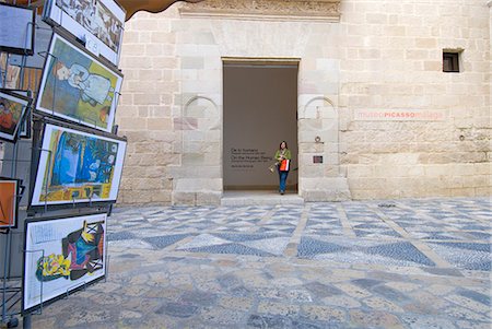 postcard shop - Cartes postales en vente à l'extérieur du Musée Picasso de Malaga, Andalousie, Espagne Photographie de stock - Rights-Managed, Code: 851-02962921