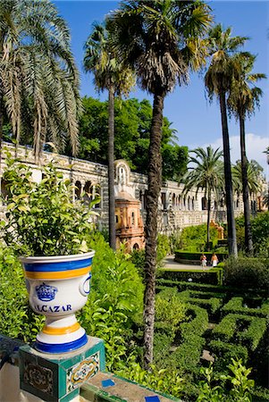 simsearch:851-02962928,k - Palm trees in gardens of Alcazar,Seville,Andalucia,Spain Foto de stock - Con derechos protegidos, Código: 851-02962949