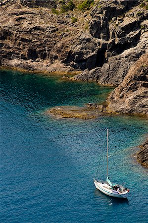 Yacht en Cap de Creus, Costa Brava, Catalogne, Espagne Photographie de stock - Rights-Managed, Code: 851-02963102