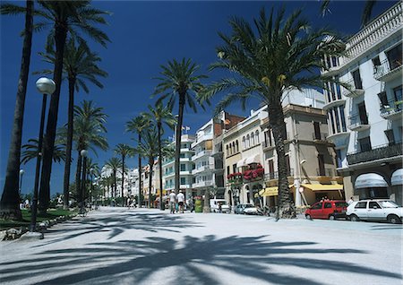 simsearch:851-02962991,k - Tree lined promenade beside the sea,Sitges,Catalunya,Spain Foto de stock - Con derechos protegidos, Código: 851-02963111