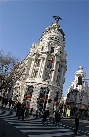 people on the street in madrid - Edificio Metropolis (Metropolis Building),Gran Via,Madrid,Spain Stock Photo - Rights-Managed, Code: 851-02963199