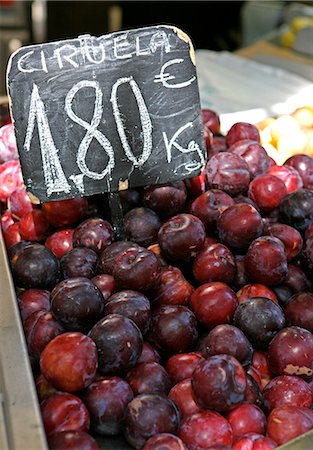 spain valencia central market photos - Fruit stall in Mercado Central,Valencia,Spain Stock Photo - Rights-Managed, Code: 851-02963232