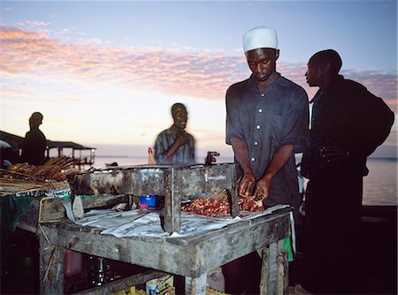 Homme de cuisson brochettes au coucher du soleil, Stone Town, Zanzibar, Tanzanie Photographie de stock - Rights-Managed, Code: 851-02963349