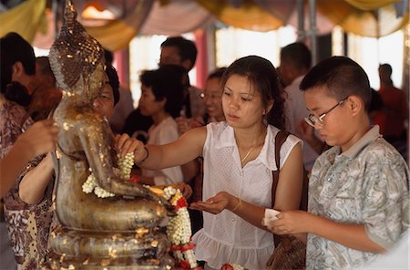 simsearch:851-02960986,k - Bathing Buddha at Songkran festival,Bangkok,Thailand Stock Photo - Rights-Managed, Code: 851-02963406