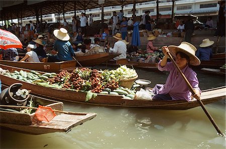 simsearch:851-02963398,k - Marchands de bateaux chargés de marchandises, Bangkok, Thaïlande Photographie de stock - Rights-Managed, Code: 851-02963410