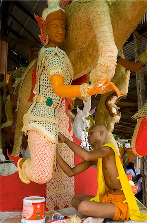 Monk working on wax float statues,Thung Sri Muang temple,Ubon Ratchathani,Thailand Fotografie stock - Rights-Managed, Codice: 851-02963493