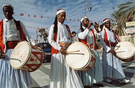 simsearch:851-02963601,k - Musiciens folk tunisiens, Douz, Tunisie Photographie de stock - Rights-Managed, Code: 851-02963604