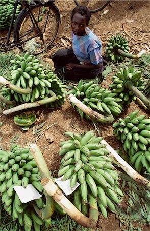 simsearch:851-02963318,k - Une femme assise parmi les bananes, Ouganda. Photographie de stock - Rights-Managed, Code: 851-02963656