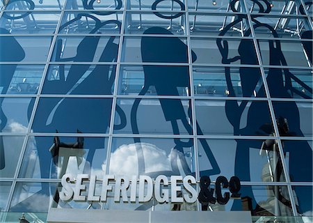 simsearch:851-02963669,k - Entrance to Selfridges,Manchester,England. Foto de stock - Con derechos protegidos, Código: 851-02963700