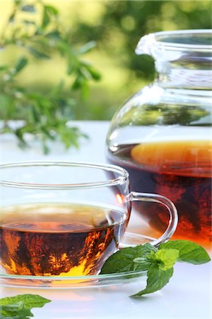Glass of tea and mint leaf Foto de stock - Con derechos protegidos, Código: 853-05523460