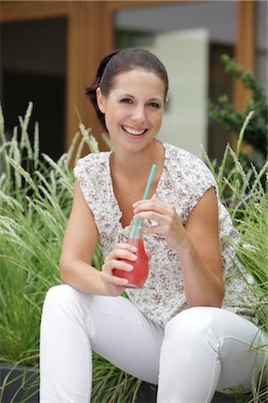 softdrink - Junge Frau trinkt Limo Stock Photo - Rights-Managed, Code: 853-05523767