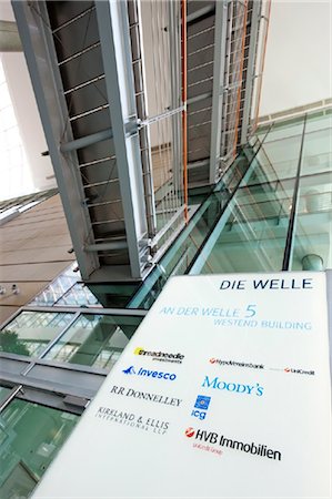 simsearch:853-05523796,k - Entrée de l'immeuble « Die Welle », Francfort, Allemagne Photographie de stock - Rights-Managed, Code: 853-05523799
