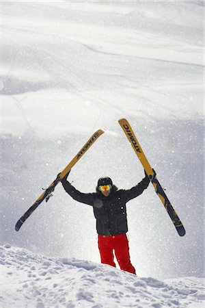 esporte de inverno - Skier standing at mountain Foto de stock - Direito Controlado, Número: 853-05840908