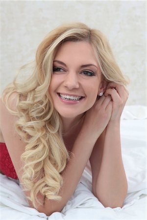 simsearch:853-06120564,k - Junge, blonde Frau, portrait Stockbilder - Lizenzpflichtiges, Bildnummer: 853-05840999