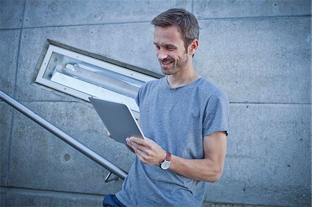 people ipad outdoors - Man with ipad outdoors Stock Photo - Rights-Managed, Code: 853-06120395