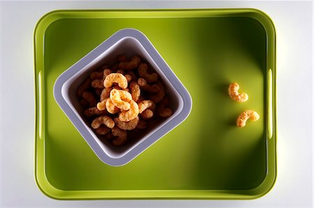 simsearch:853-03616777,k - Peanut puffs on green plastic tray Stock Photo - Rights-Managed, Code: 853-06120492