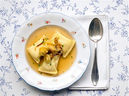 soup top view - Assiette creuse avec des carrés de pâtes Photographie de stock - Rights-Managed, Code: 853-06120503