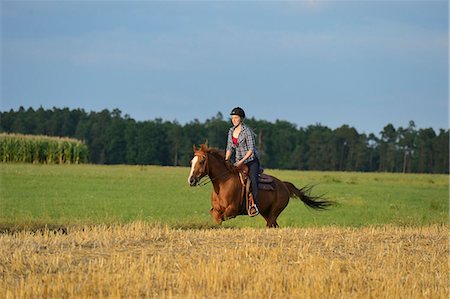 simsearch:853-07241791,k - Teenage girl riding on horse Stock Photo - Rights-Managed, Code: 853-06306097
