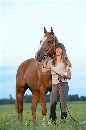 Adolescente souriante à cheval sur la prairie Photographie de stock - Rights-Managed, Code: 853-06306109