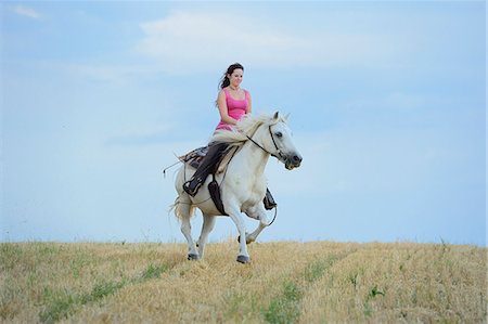 Teenage girl riding on horse Foto de stock - Con derechos protegidos, Código: 853-06306114