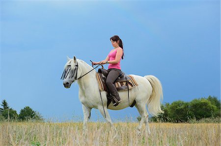 pubertad - Adolescente d'équitation à cheval Photographie de stock - Rights-Managed, Code: 853-06306112