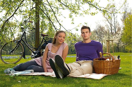 fondness - Young couple having picnic Stock Photo - Rights-Managed, Code: 853-06441433