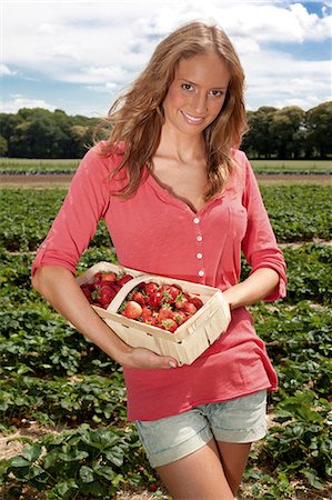 simsearch:853-05523694,k - Young woman in strawberry field Stock Photo - Rights-Managed, Code: 853-06441543