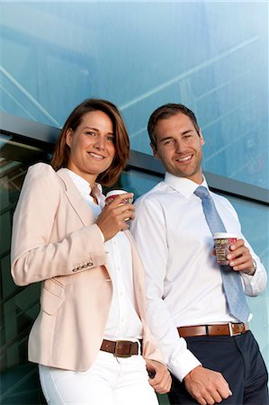 simsearch:853-06441629,k - Businessman and businesswoman with coffee to go outdoors Fotografie stock - Rights-Managed, Codice: 853-06441659