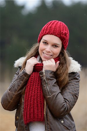 Smiling young woman with cap and scarf, portrait Photographie de stock - Rights-Managed, Code: 853-06893189