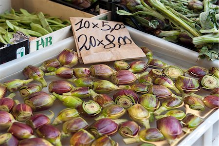 Small artichokes on a vegetable market in San Polo, Venice, Italy Stock Photo - Rights-Managed, Code: 853-07026730