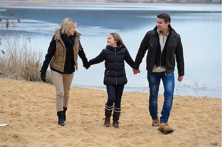 portraits girls water - Parents with daughter, Upper Palatinate, Bavaria, Germany, Europe Stock Photo - Rights-Managed, Code: 853-07148553