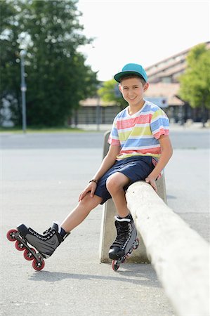 simsearch:853-07148599,k - Boy with in-line skates on a sports place Stockbilder - Lizenzpflichtiges, Bildnummer: 853-07148594