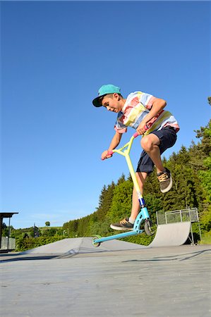 photos of boys short pants - Boy with scooter in a skatepark Stock Photo - Rights-Managed, Code: 853-07148597