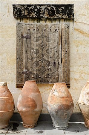 f1online - Jugs in front of old door, Anatolia, Turkey, Asia Photographie de stock - Rights-Managed, Code: 853-07241871