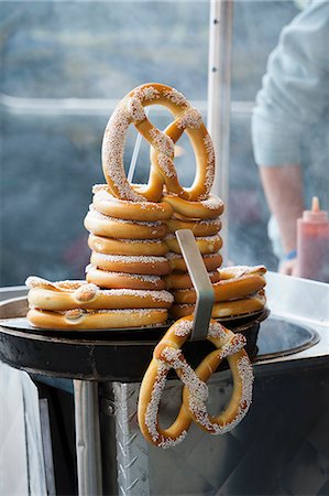 Stall with pretzels, Manhattan, New York, USA Photographie de stock - Rights-Managed, Code: 853-07451087