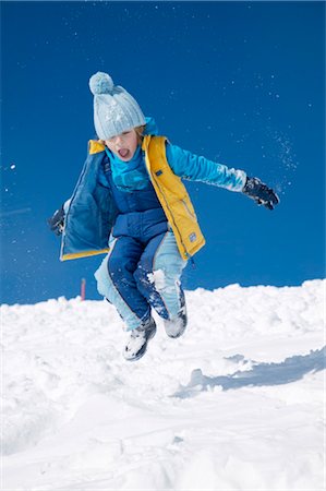 child playing in snow Stock Photo - Rights-Managed, Code: 853-02914392