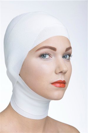 facing - Woman wrapped in bandage Stock Photo - Rights-Managed, Code: 853-02914411