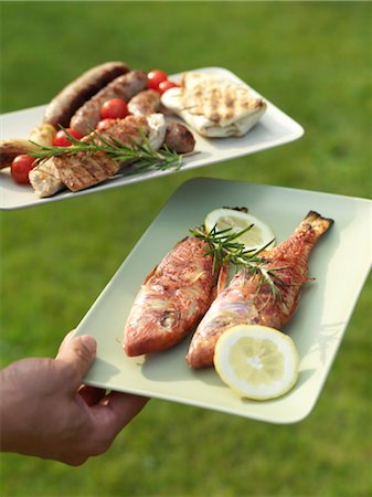 Grilled food on plate, close-up Foto de stock - Con derechos protegidos, Código: 853-02913883