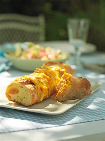 french breads - Bread on table Foto de stock - Con derechos protegidos, Código: 853-02913897