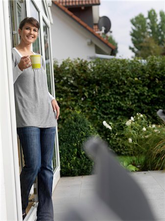 simsearch:853-02913893,k - Woman holding cup outside Stock Photo - Rights-Managed, Code: 853-02913891