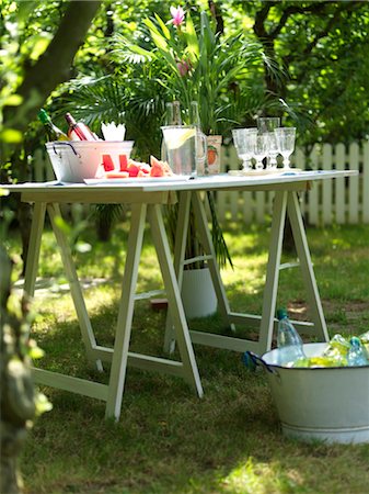 shot glass nobody - Table prepared for garden part Stock Photo - Rights-Managed, Code: 853-02913912