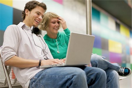 skinny teen girl - Teenager couple using laptop at underground station, low-angle view Foto de stock - Con derechos protegidos, Código: 853-03458867