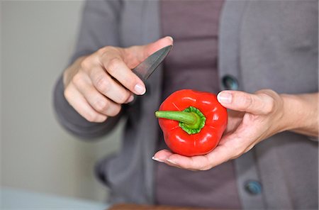 simsearch:6118-08023760,k - Woman slicing pepper in kitchen, close-up Stock Photo - Rights-Managed, Code: 853-03616812