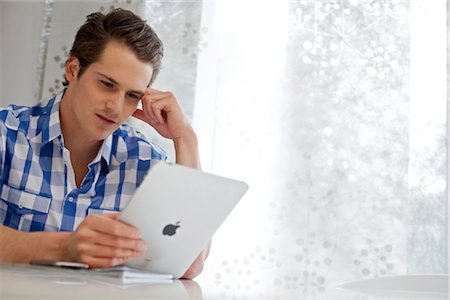 easing - Young man using iPad Stock Photo - Rights-Managed, Code: 853-03616885