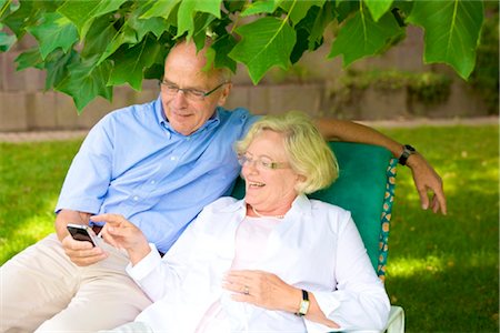 simsearch:853-05523421,k - Happy senior couple with smartphone in garden Stock Photo - Rights-Managed, Code: 853-03616967
