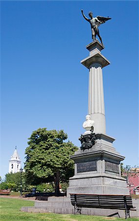 recoleta district - The monument to Don Torcuato de Alvear, the first mayor of Buenos Aires from 1880 to 1887, who is credited with consolidating and improving the district of Recoleta. Foto de stock - Con derechos protegidos, Código: 862-05996679